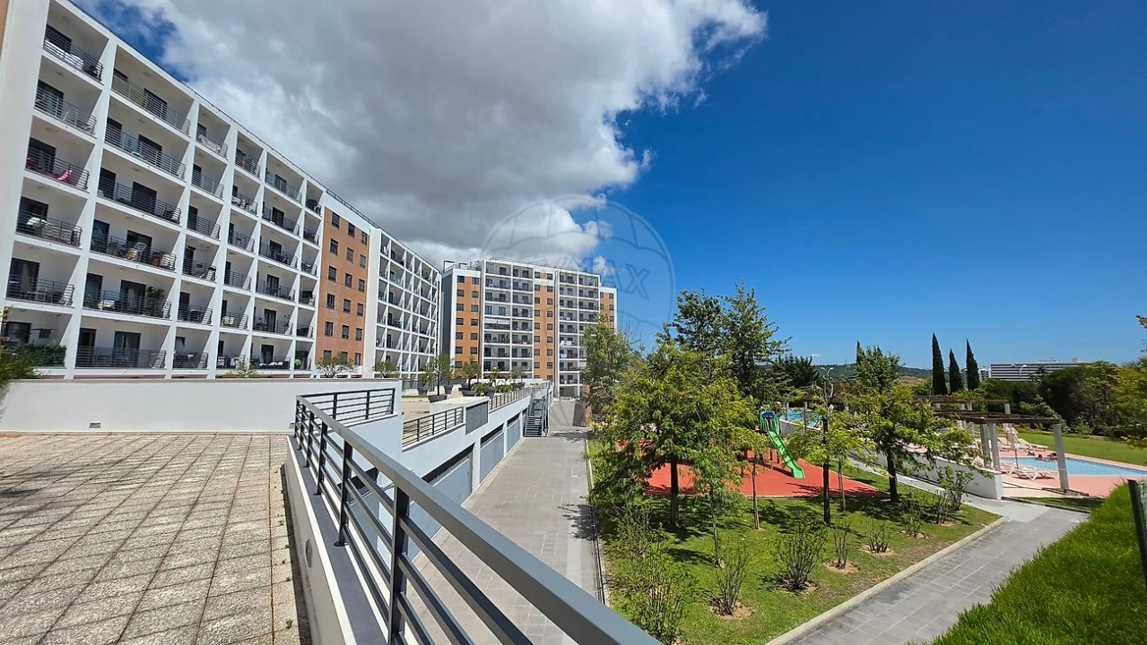 Apartamento T2 para Arrendamento em Carnaxide e Queijas Foto 8