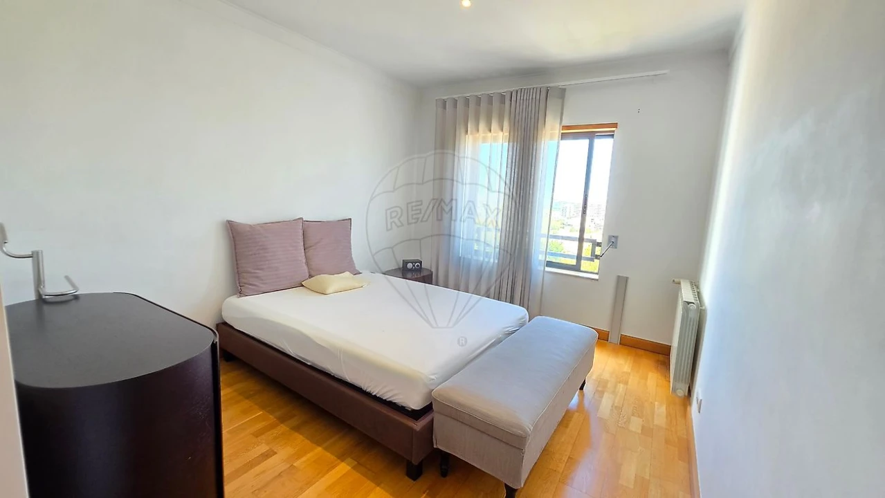 Apartamento T2 para Arrendamento em Carnaxide e Queijas Foto 31