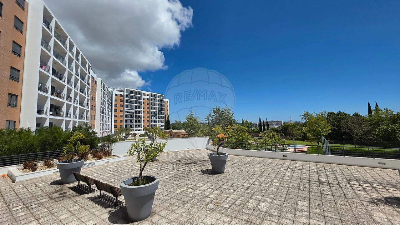 Apartamento T2 para Arrendamento em Carnaxide e Queijas Foto 14