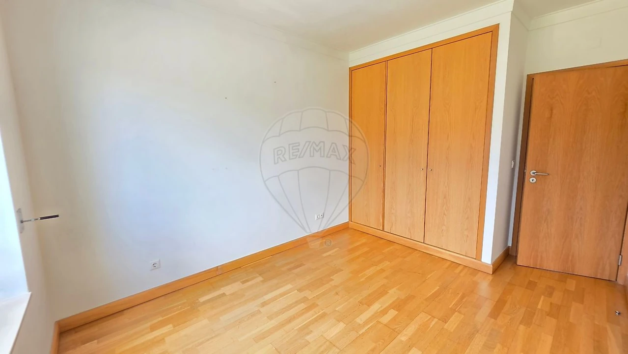 Apartamento T2 para Arrendamento em Carnaxide e Queijas Foto 5