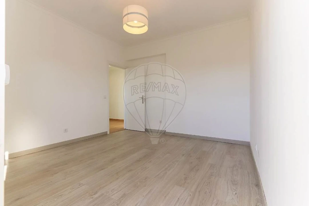 Apartamento T2 para Arrendamento em Queluz e Belas Foto 9