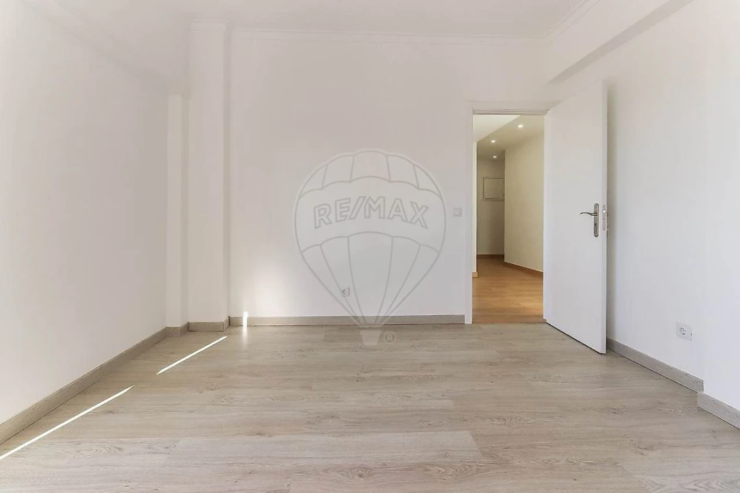 Apartamento T2 para Arrendamento em Queluz e Belas Foto 1