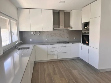 Apartamento T3 para Arrendamento em Lourinhã e Atalaia