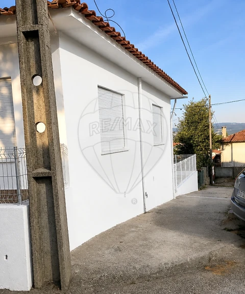 Moradia T2 para Venda em Vila de Cucujães