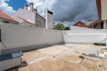 Moradia T2 para Arrendamento em Carregado e Cadafais