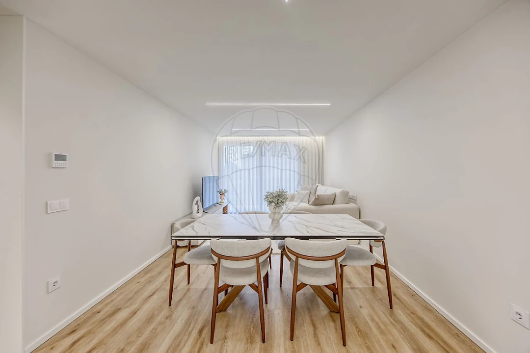Apartamento T1 para Arrendamento em Madalena Foto 8
