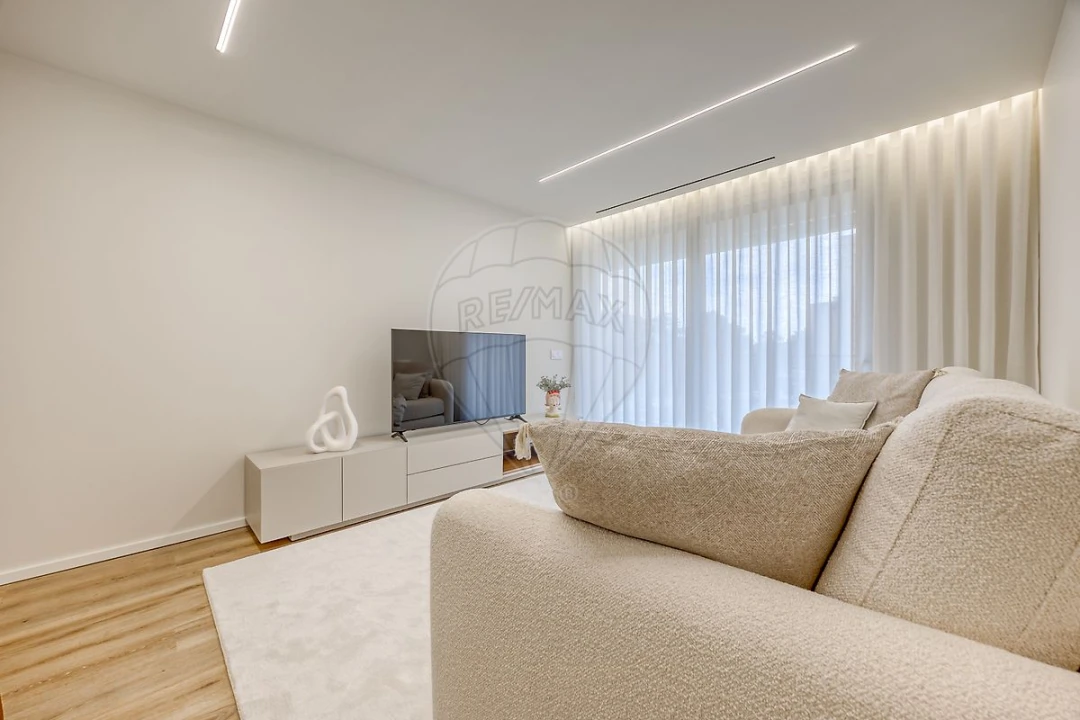 Apartamento T1 para Arrendamento em Madalena Foto 9