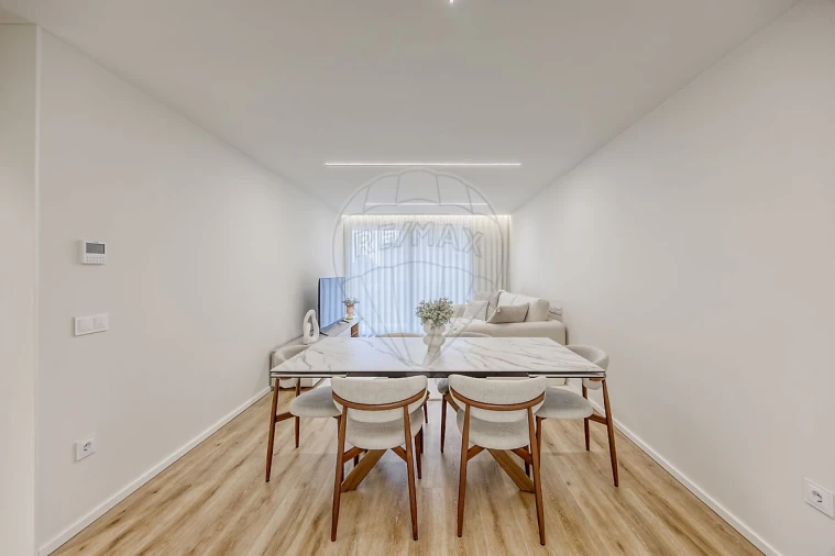 Apartamento T1 para Arrendamento em Madalena Foto 8