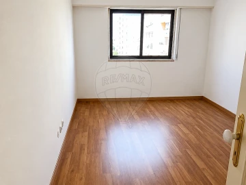 Apartamento T3 para Arrendamento em Alfragide