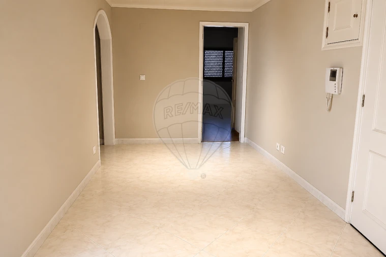 Apartamento T3 para Arrendamento em Alfragide Foto 3