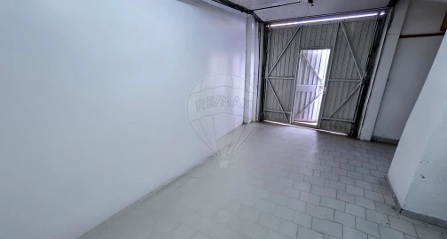 Garagem para Venda em Rio de Mouro