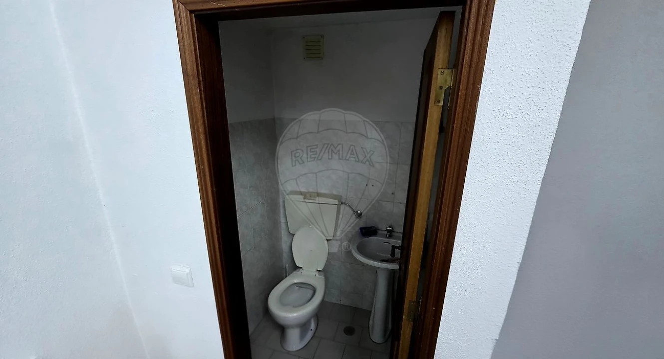 Garagem para Venda em Rio de Mouro Foto 2