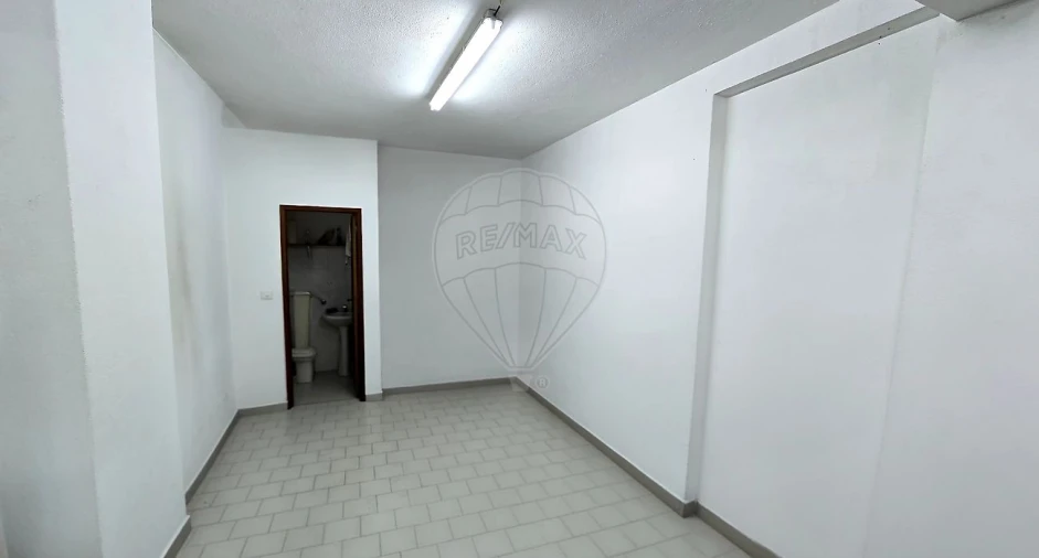 Garagem para Venda em Rio de Mouro Foto 3