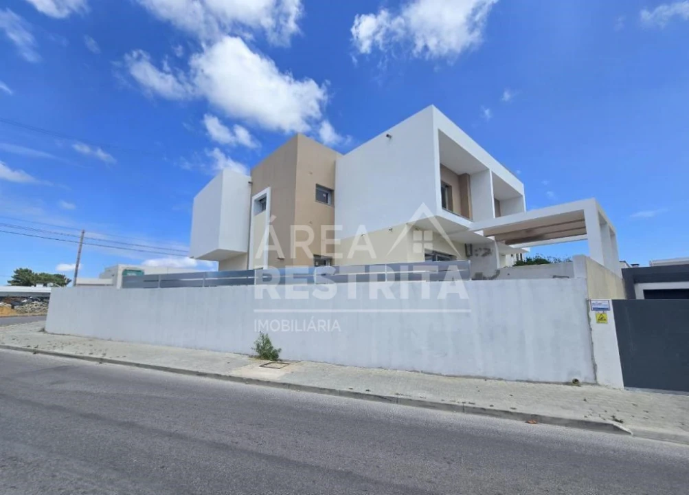 Moradia T4 para Venda em Fernao Ferro Foto 4