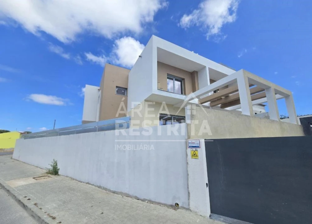 Moradia T4 para Venda em Fernao Ferro Foto 5