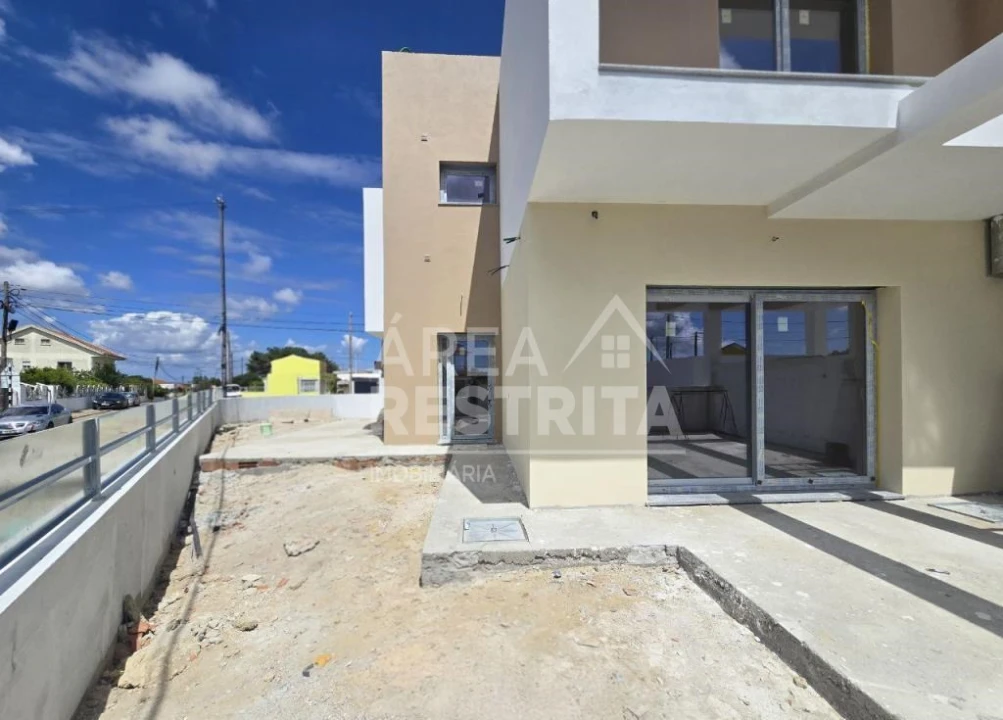 Moradia T4 para Venda em Fernao Ferro Foto 11