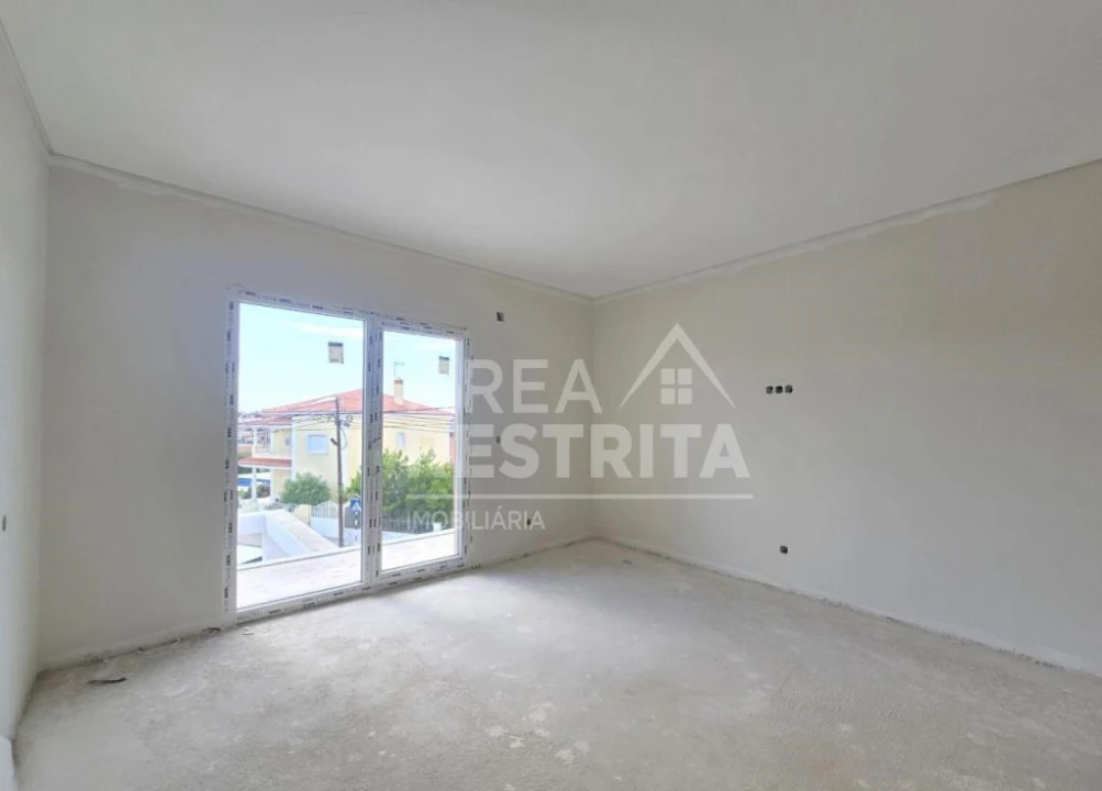 Moradia T4 para Venda em Fernao Ferro Foto 26