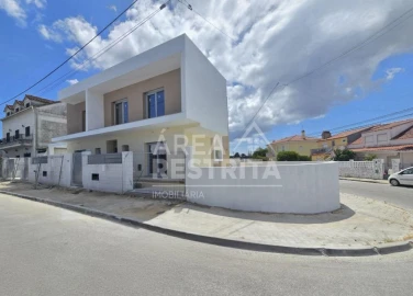 Moradia T4 para Venda em Fernao Ferro