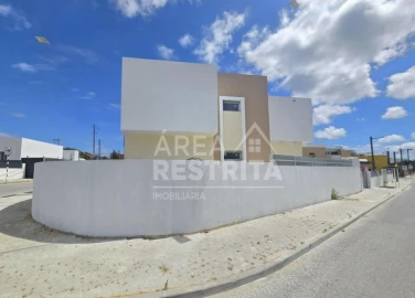 Moradia T4 para Venda em Fernao Ferro