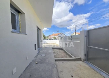 Moradia T4 para Venda em Fernao Ferro