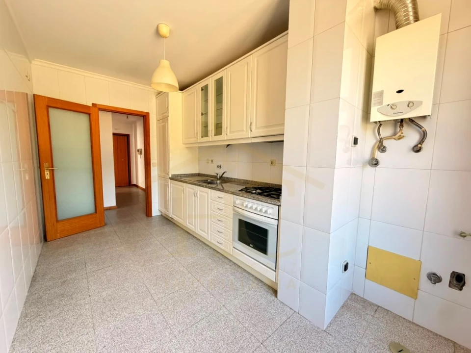 Apartamento T2 para Venda em Touguinha e Touguinhó Foto 15