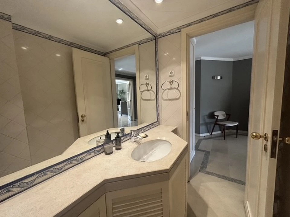Apartamento T1 para Venda em Campolide Foto 24