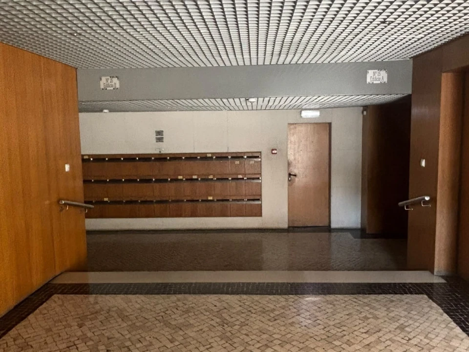 Apartamento T1 para Venda em Campolide Foto 25
