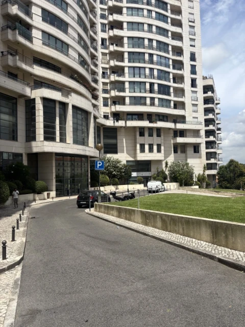 Apartamento T1 para Venda em Campolide