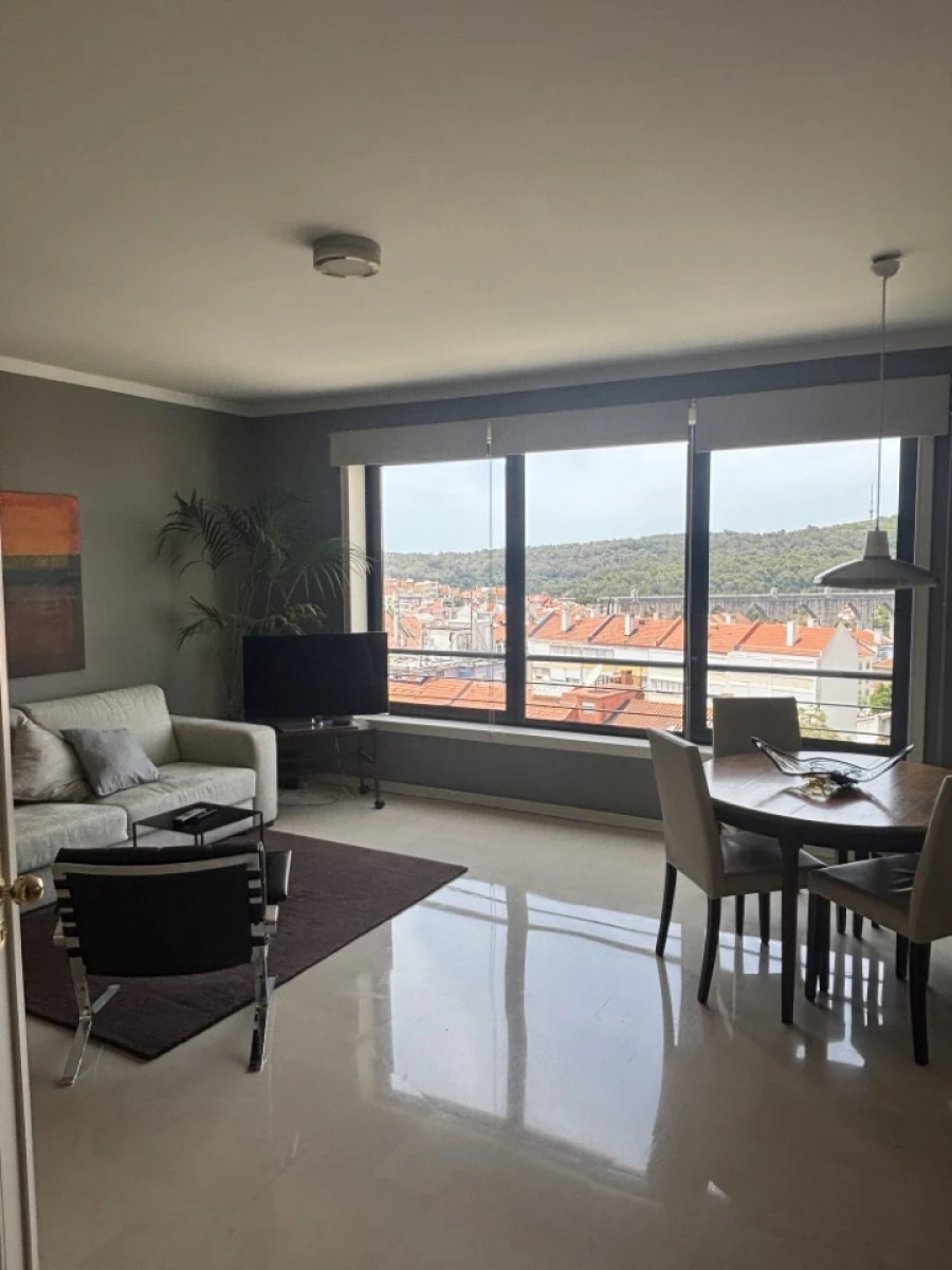 Apartamento T1 para Venda em Campolide Foto 2