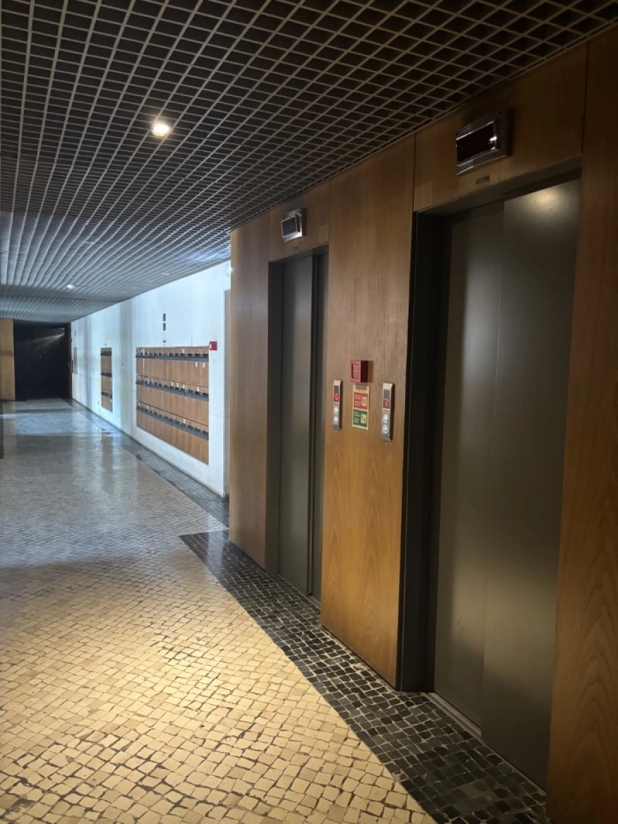 Apartamento T1 para Venda em Campolide Foto 23