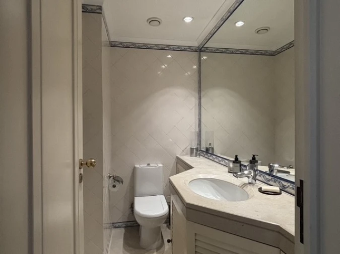 Apartamento T1 para Venda em Campolide Foto 23