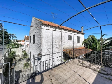 Moradia T5 para Venda em Charneca de Caparica e Sobreda