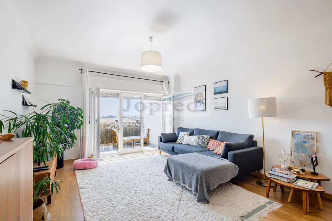 Apartamento T3 para Venda em Carcavelos e Parede Foto 1