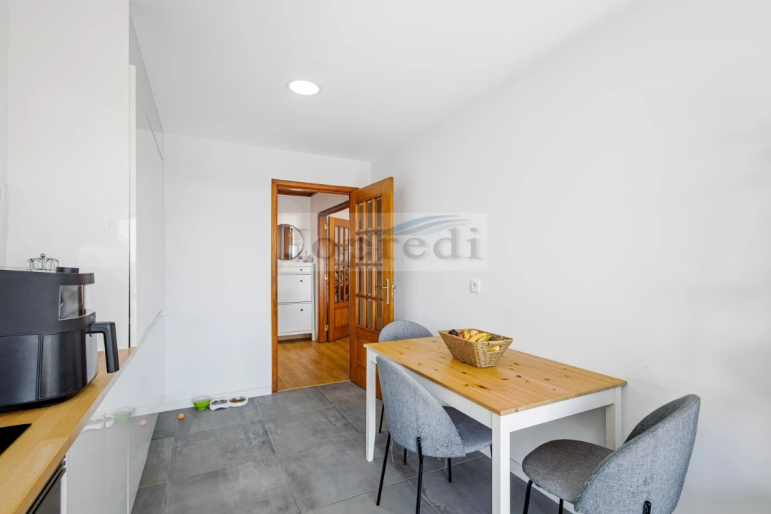 Apartamento T3 para Venda em Carcavelos e Parede Foto 13
