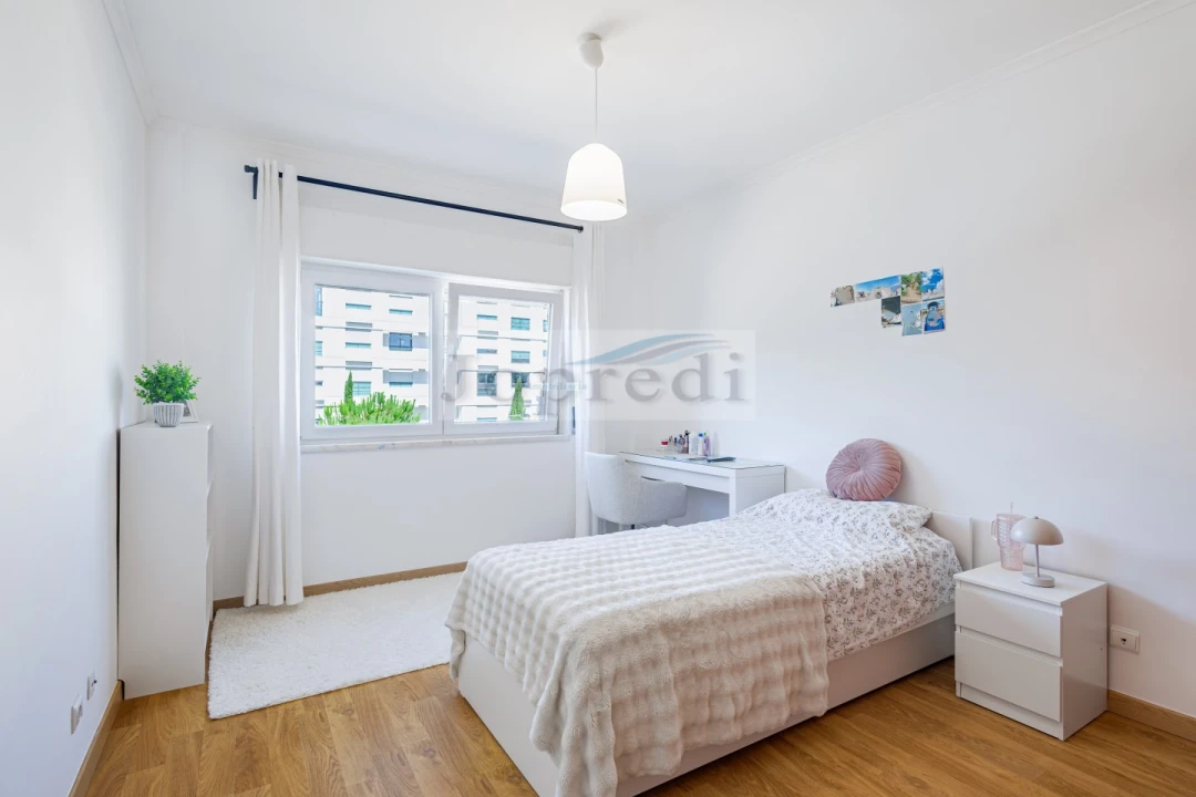 Apartamento T3 para Venda em Carcavelos e Parede Foto 25