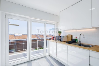 Apartamento T3 para Venda em Carcavelos e Parede