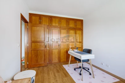 Apartamento T3 para Venda em Carcavelos e Parede