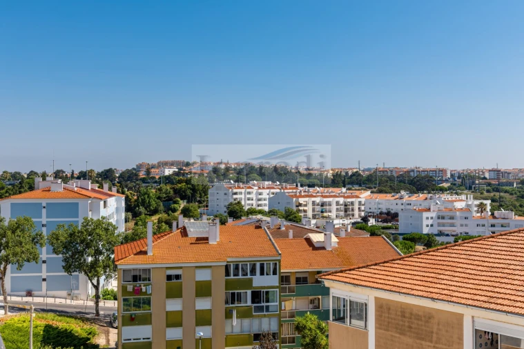 Apartamento T3 para Venda em Carcavelos e Parede Foto 9