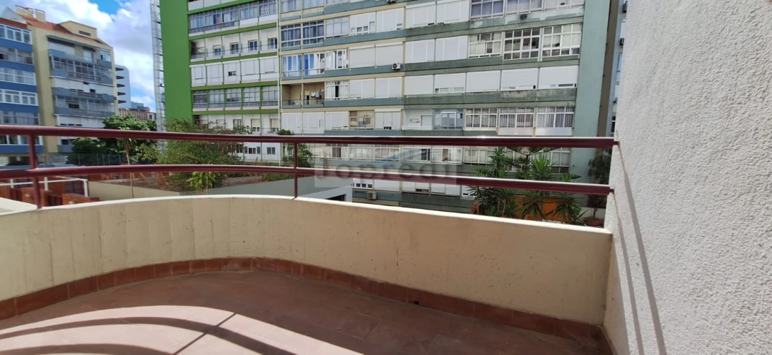 Apartamento T2 para Arrendamento em Benfica Foto 7