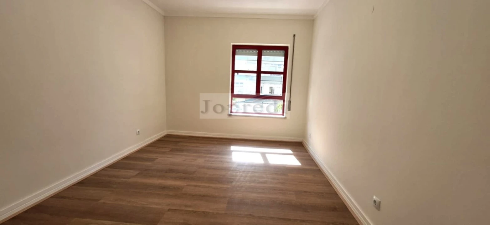 Apartamento T2 para Arrendamento em Benfica Foto 8