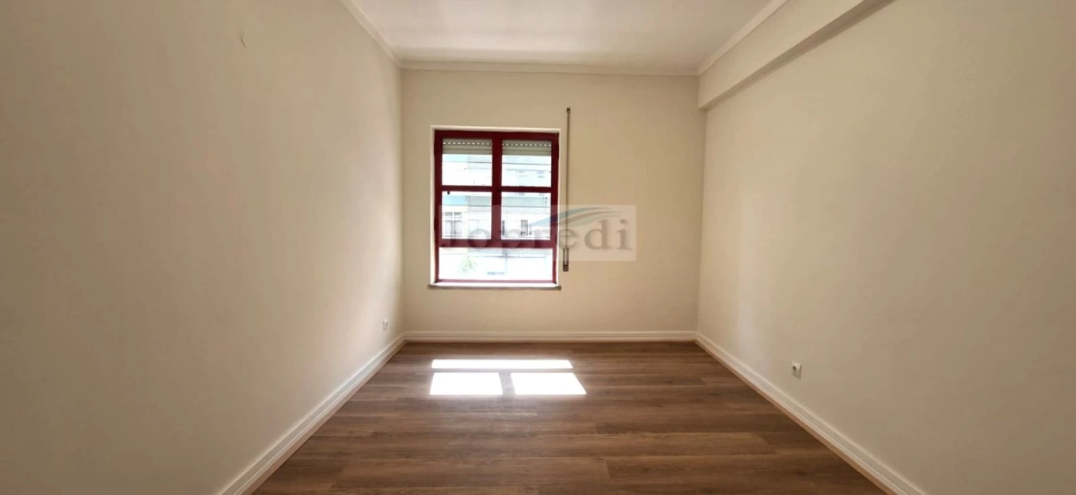 Apartamento T2 para Arrendamento em Benfica Foto 10