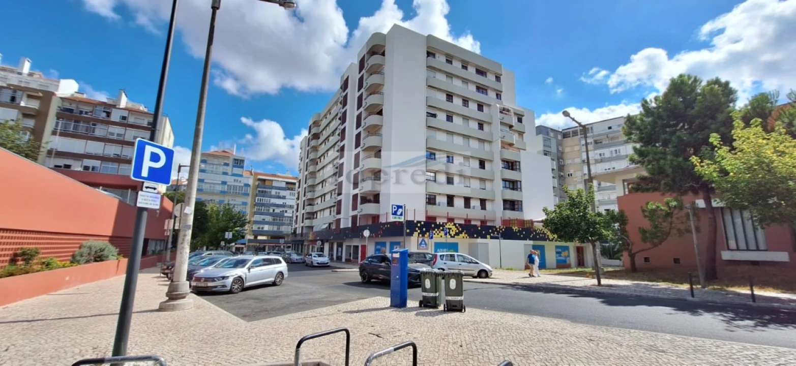 Apartamento T2 para Arrendamento em Benfica Foto 16