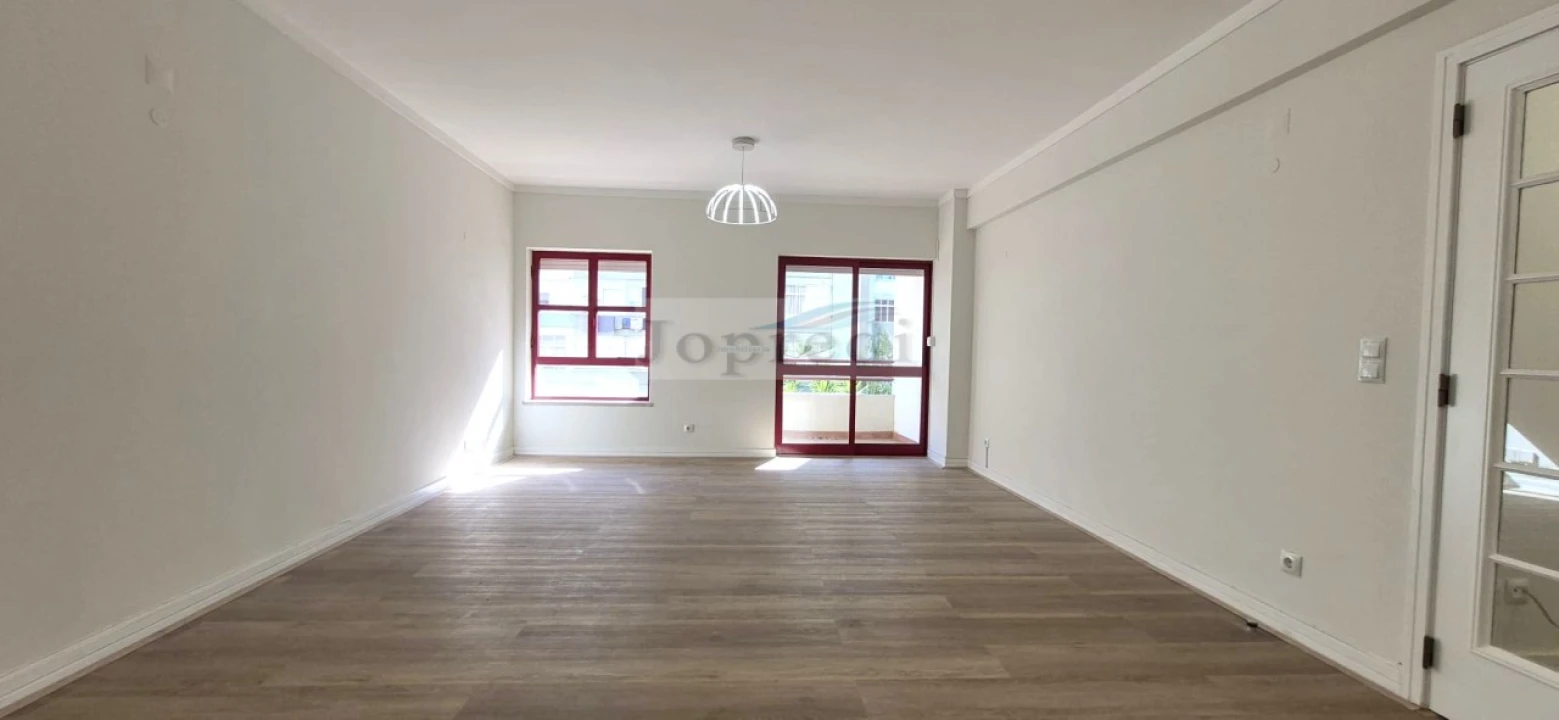 Apartamento T2 para Arrendamento em Benfica Foto 1