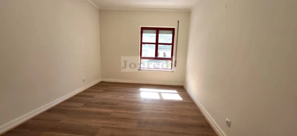 Apartamento T2 para Arrendamento em Benfica