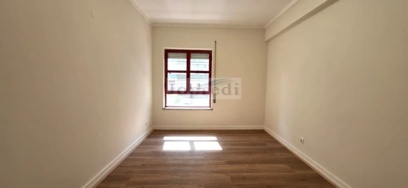 Apartamento T2 para Arrendamento em Benfica