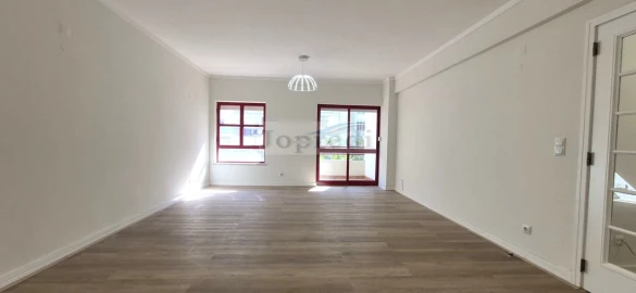 Apartamento T2 para Arrendamento em Benfica