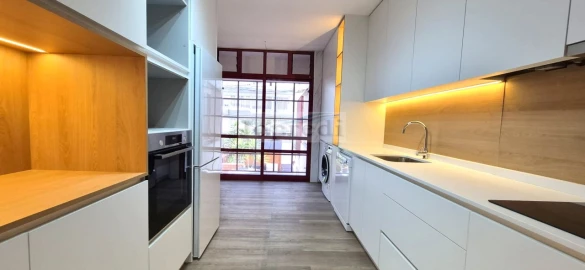 Apartamento T2 para Arrendamento em Benfica