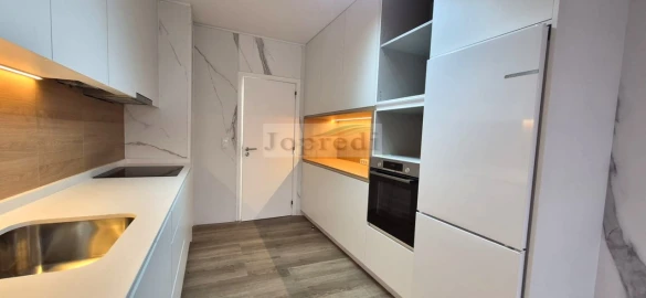 Apartamento T2 para Arrendamento em Benfica