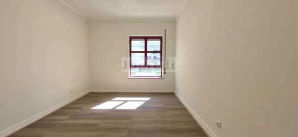 Apartamento T2 para Arrendamento em Benfica