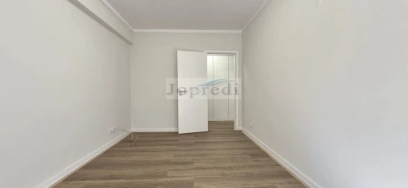 Apartamento T2 para Arrendamento em Benfica
